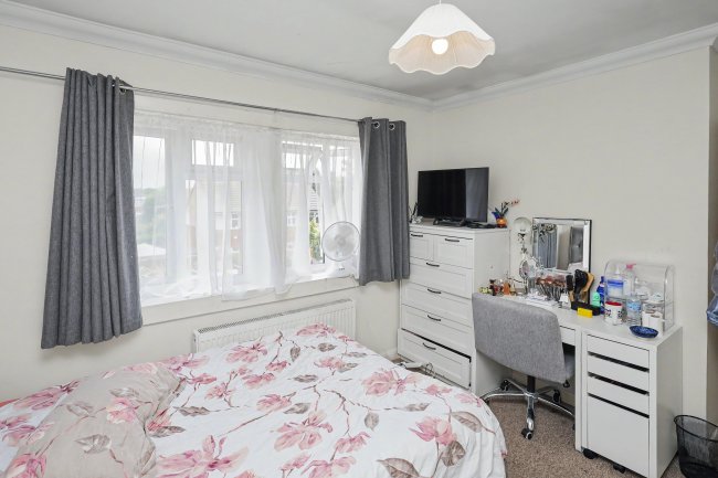 15 Jessel Drive, Loughton, Essex, IG10 2EX 6
