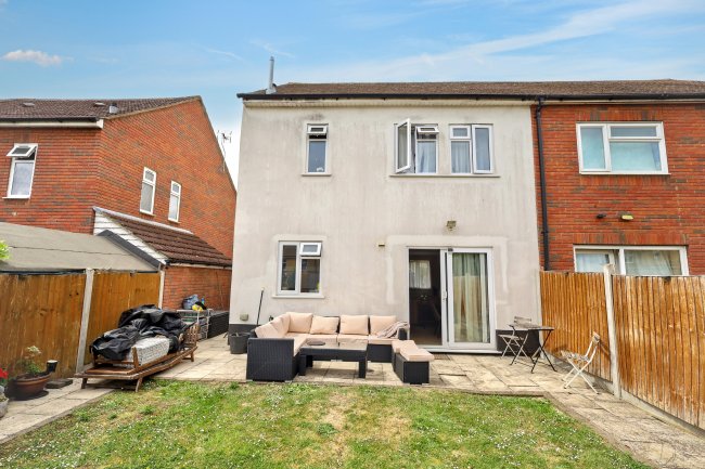 15 Jessel Drive, Loughton, Essex, IG10 2EX 6