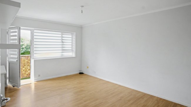 6 Poplar Court, Old Ruislip Road, Northolt, Middlesex, UB5 6QG 10