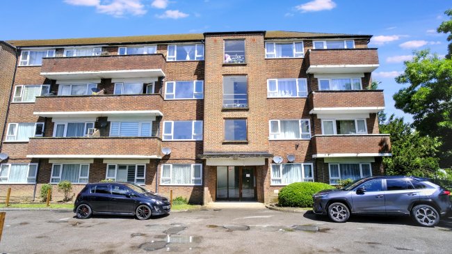 6 Poplar Court, Old Ruislip Road, Northolt, Middlesex, UB5 6QG 10