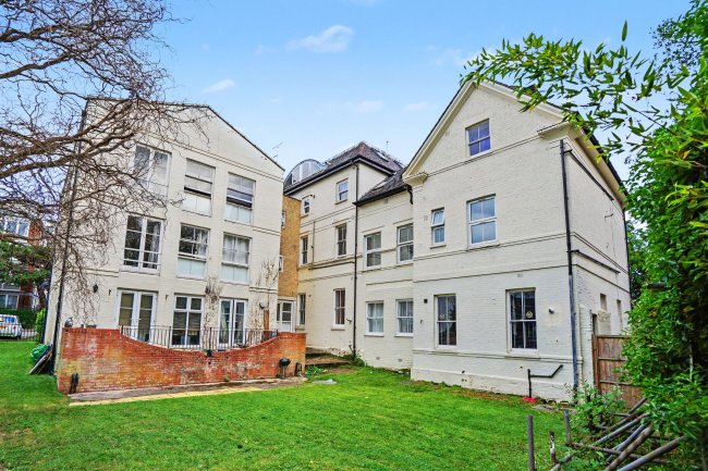 Flat 11, 21 Streatham Common North, Streatham, London, SW16 3HJ 9