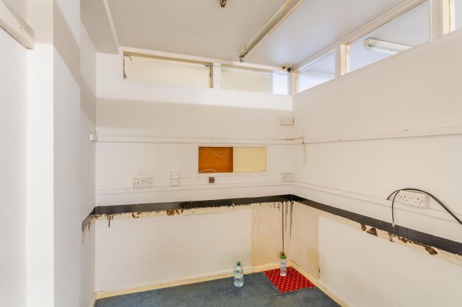 19 Market Place, Huddersfield, West York HD1 2AA 8