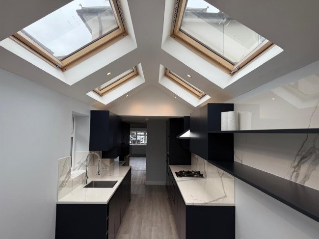 20 Emlyn Buildings, Brocas Street, Eton SL4 6BP 5