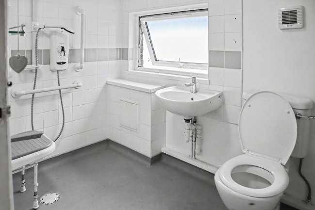 101 Eardley Road, Streatham, London SW16 6DB 1