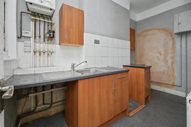 27b Fernside Road, Balham, London SW12 8LN 7