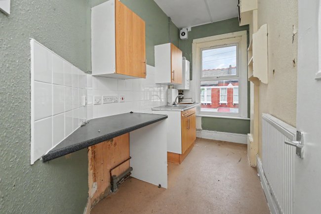 27c Fernside Road, Balham, London SW12 8LN 8