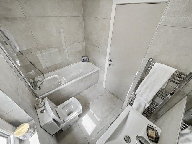 28a Pendennis Road, Streatham, London SW16 2SW 10