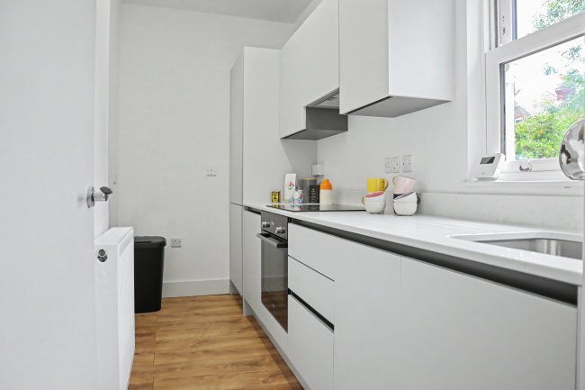 28b Pendennis Road, Streatham, London SW16 2SW 8