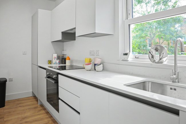 28b Pendennis Road, Streatham, London SW16 2SW 8
