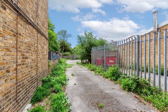 84 Station Road, Harrow, HA1 2RX 5