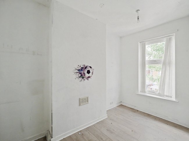 17 St Pauls Terrace, Nottingham NG7 5ED 2