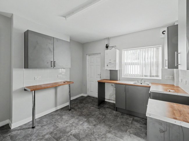 17 St Pauls Terrace, Nottingham NG7 5ED 2