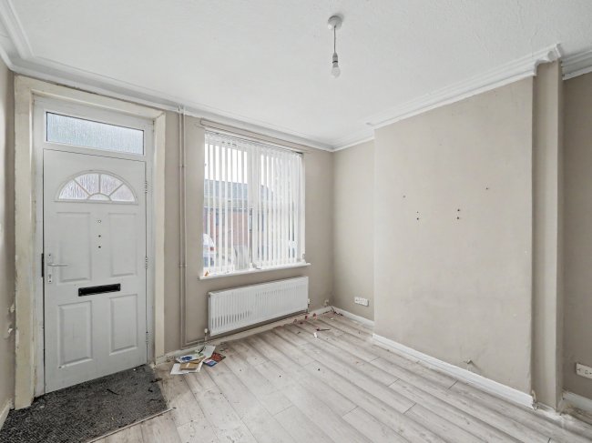 17 St Pauls Terrace, Nottingham NG7 5ED 2
