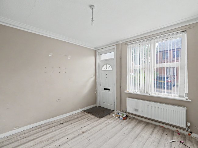 17 St Pauls Terrace, Nottingham NG7 5ED 2