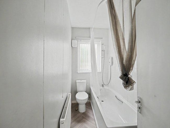 17 St Pauls Terrace, Nottingham NG7 5ED 2