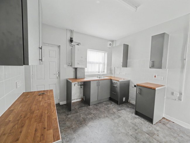 17 St Pauls Terrace, Nottingham NG7 5ED 2