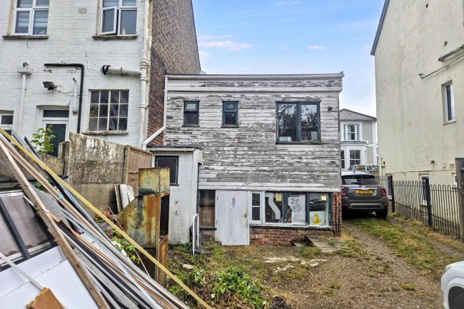 25 Doods Road, Reigate, RH2 0NT 7