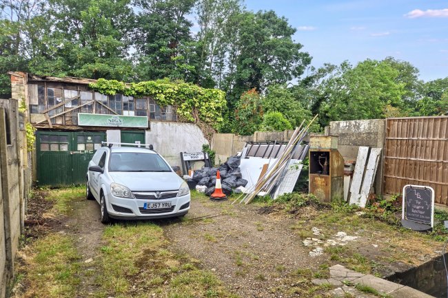 25 Doods Road, Reigate, RH2 0NT 7