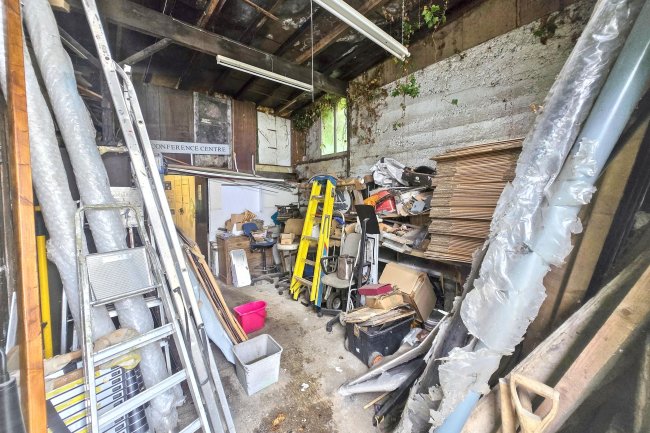 25 Doods Road, Reigate, RH2 0NT 7