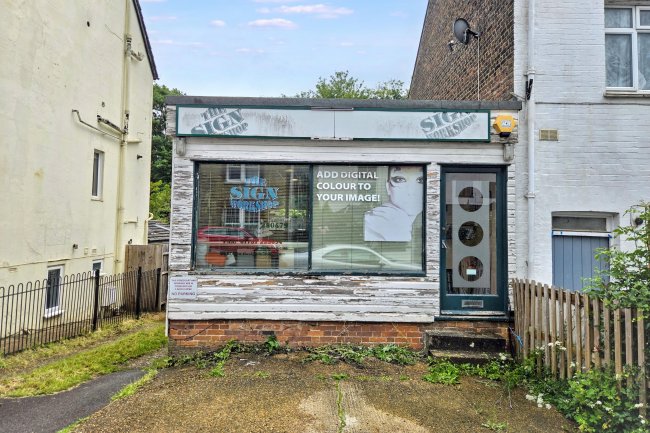 25 Doods Road, Reigate, RH2 0NT 7