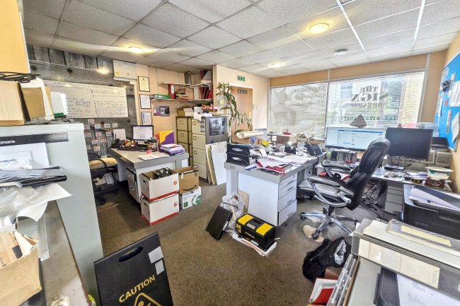 25 Doods Road, Reigate, RH2 0NT 7