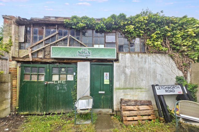 25 Doods Road, Reigate, RH2 0NT 7