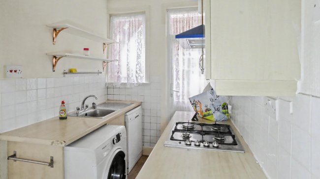 4 Darwin Road, Ealing, London W5 4BD 2