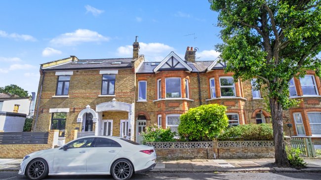 4 Darwin Road, Ealing, London W5 4BD 2