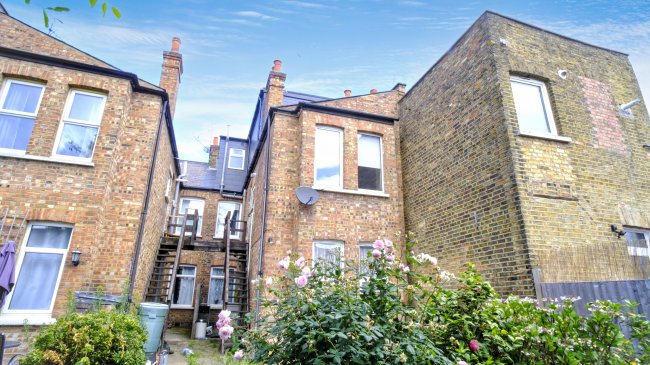 4 Darwin Road, Ealing, London W5 4BD 2
