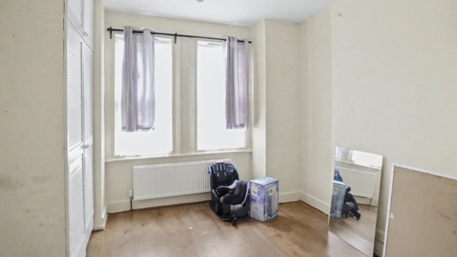 4 Darwin Road, Ealing, London W5 4BD 2