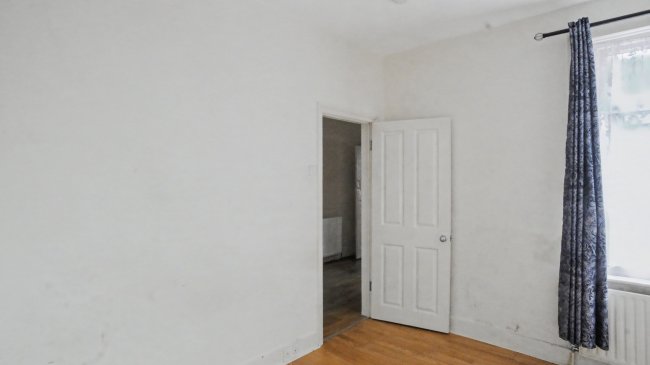 4 Darwin Road, Ealing, London W5 4BD 2