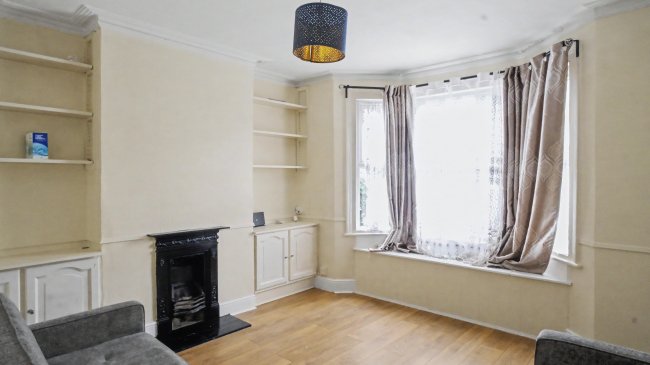 4 Darwin Road, Ealing, London W5 4BD 2