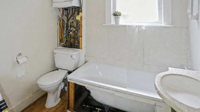 4 Darwin Road, Ealing, London W5 4BD 2