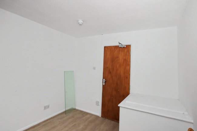 9 St Mary's Square, Newmarket, CB8 0HZ 6
