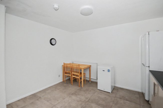 9 St Mary's Square, Newmarket, CB8 0HZ 6