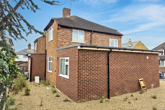 4 Press Road, Uxbridge, UB8 1AT 5