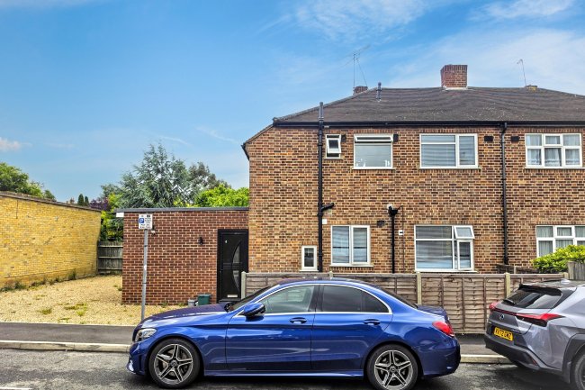 4 Press Road, Uxbridge, UB8 1AT 5