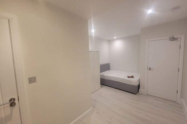 4 Press Road, Uxbridge, UB8 1AT 5