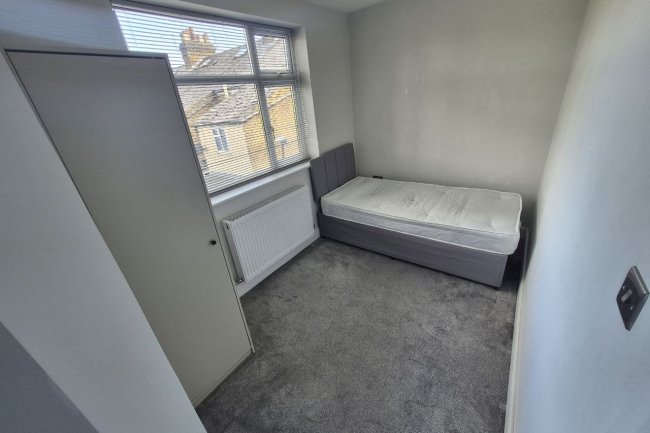 4 Press Road, Uxbridge, UB8 1AT 5