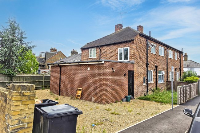 4 Press Road, Uxbridge, UB8 1AT 5
