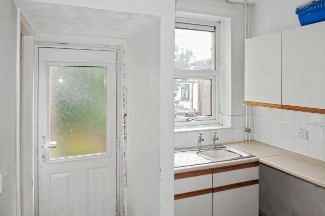 84 Clarendon Road, Lancaster, Lancashire, LA1 2DQ 2