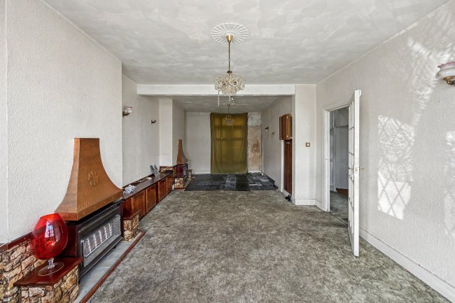 60 Shirley Gardens, Barking, Essex, IG11 9XA 5