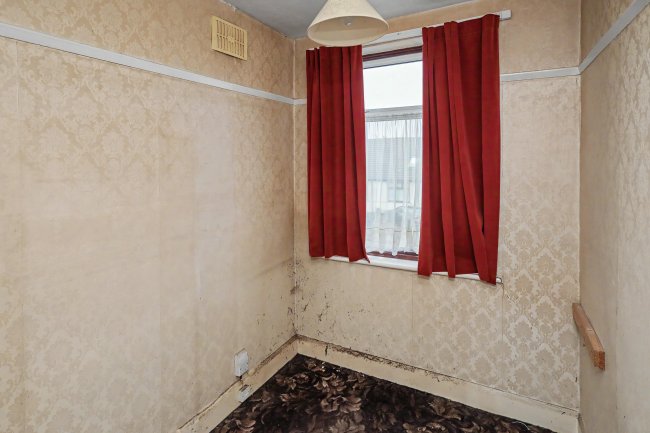 21 Somerville Road, Chadwell Heath, Romford, Essex, RM6 5BD 2