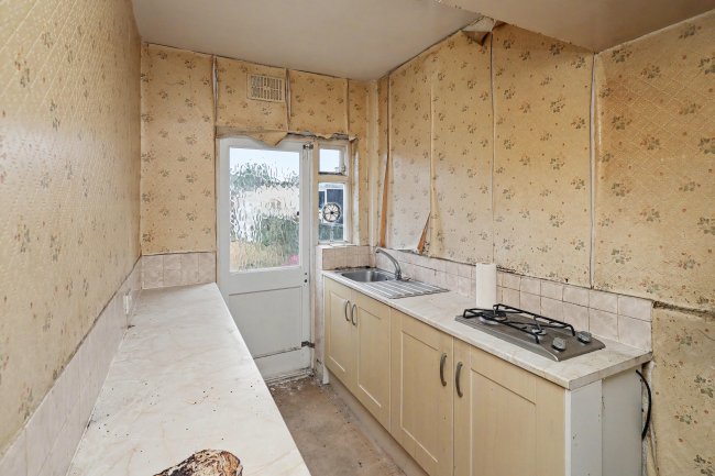 21 Somerville Road, Chadwell Heath, Romford, Essex, RM6 5BD 2