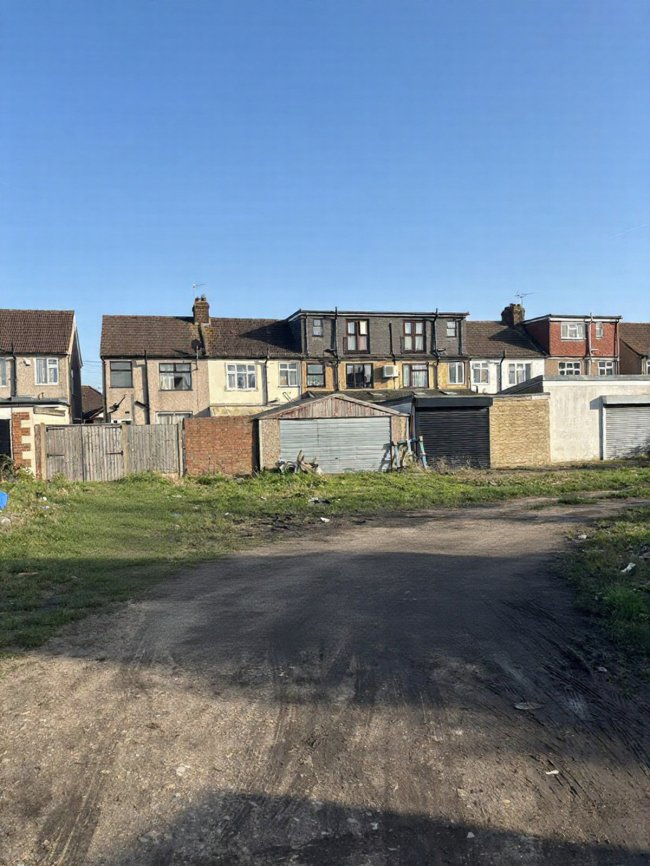 21 Somerville Road, Chadwell Heath, Romford, Essex, RM6 5BD 2