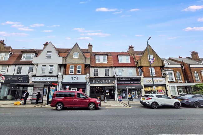 772 Finchley Road, Golders Green, London, NW11 7TH 11