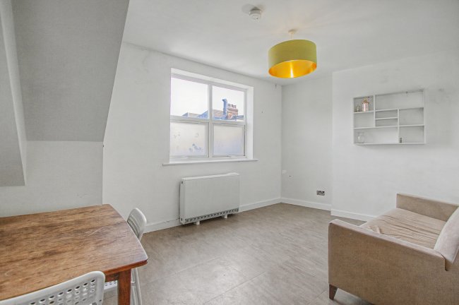 Flat 4, 6 High Street, Walthamstow, London, E17 7LD 3