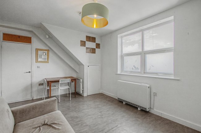 Flat 4, 6 High Street, Walthamstow, London, E17 7LD 3