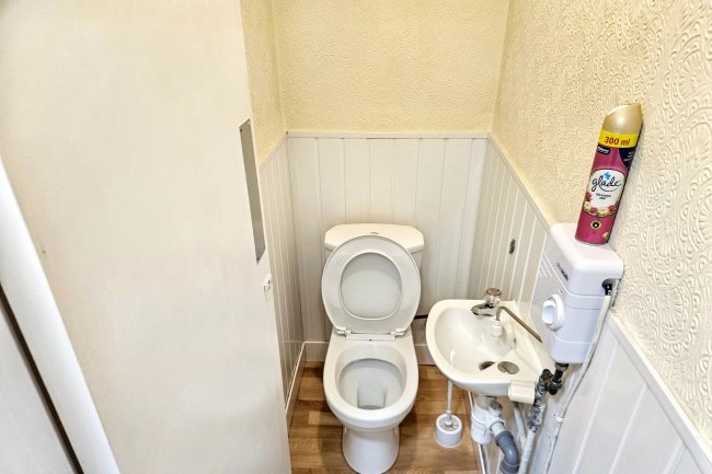 18 Pinderfields Road, Wakefield, WF1 3NQ 2