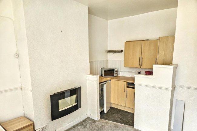 18 Pinderfields Road, Wakefield, WF1 3NQ 2